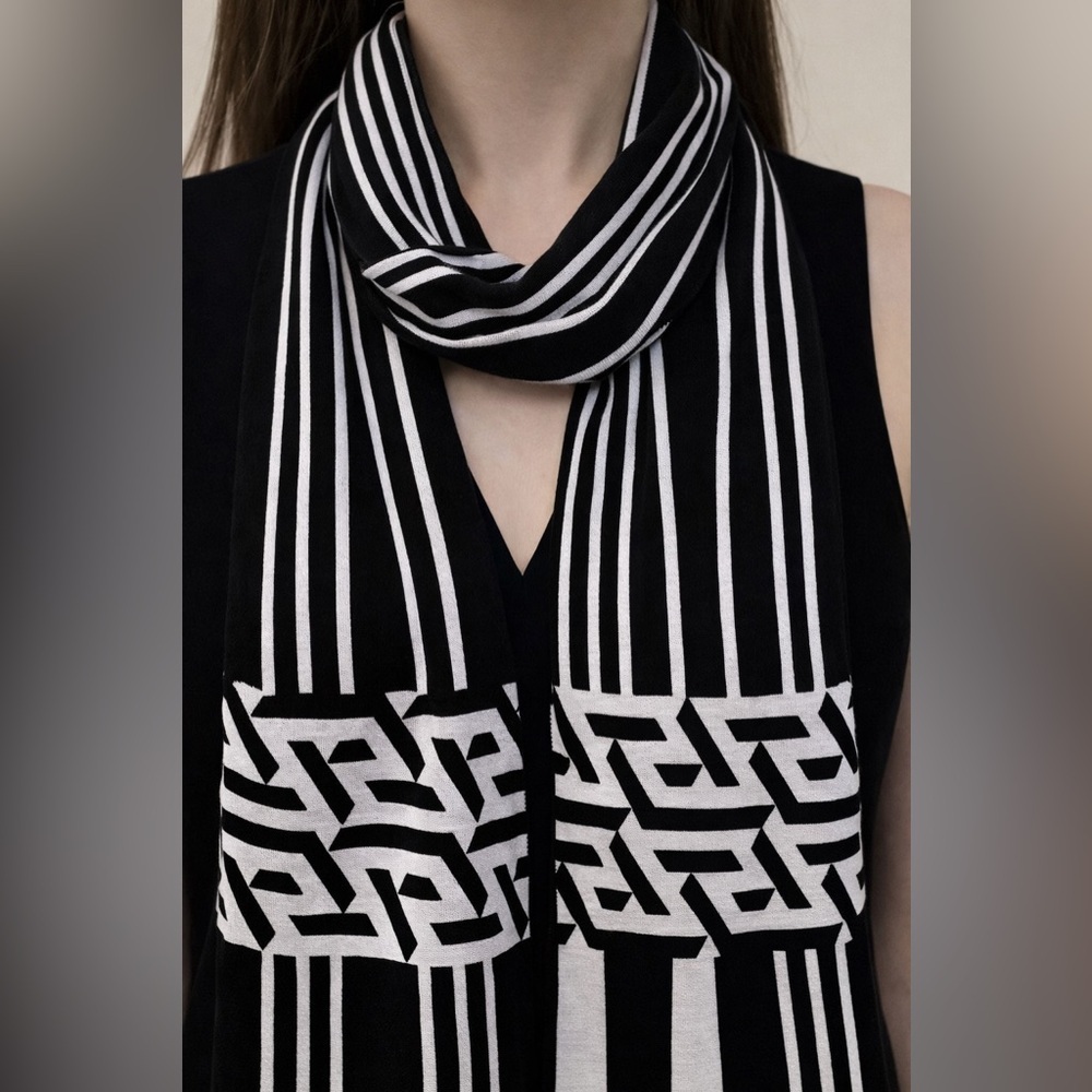 Versace La Greca Greek Key Long Scarf in Black and White Wool Unisex - Picture 2 of 8